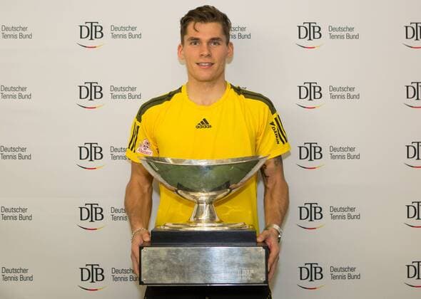 Winner DANIEL MASUR with cup award ceremony Copyright: xJuergenxHasenkopfx