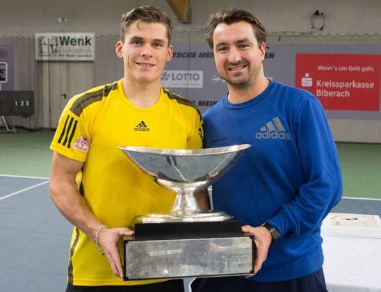 Winner DANIEL MASUR and coach Lars Uebel hold the cup award ceremony Copyright: xJuergenxHasenkopfx