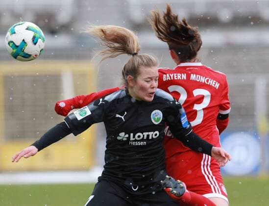 1 FFC Frankfurt vs Sara Däbritz FC Bayern Munich Womens Football 1 BL 17 12 2017 Grünwalderstadion FC Bayern Munich 1 FFC Frankfurt