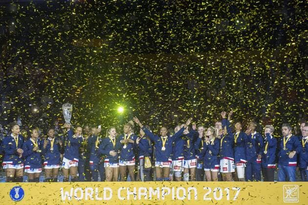 France is world champion and celebrates the award ceremony Hamburg Hamburg Germany Barclaycard Arena Copyright: xAgentur54Gradx xThomasxSobczakx