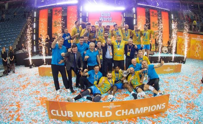December 17, 2017 - Krakow, Poland - Zenit Kazan players celebrate the victory FIVB Volleyball Men s Club World Championship WM Weltmeisterschaft 1st place match, between italian Lube Civitanova and Russian Zenit Kazan in Krakow, Poland, on 17 December 2017. Lube Civitanova v Zenit Kazan - FIVB Volleyball Men s Club World Championship Final  - ZUMAn230 20171217_zaa_n230_798 Copyright: xFotoxOlimpikx
