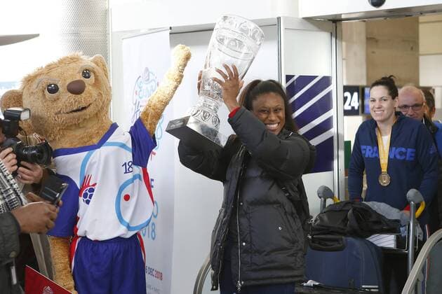 Siraba Dembele HANDBALL : Retour de l equipe de France feminine de Handball - Roissy CDG - 18 12 2017 MichaelBaucher Panoramic 