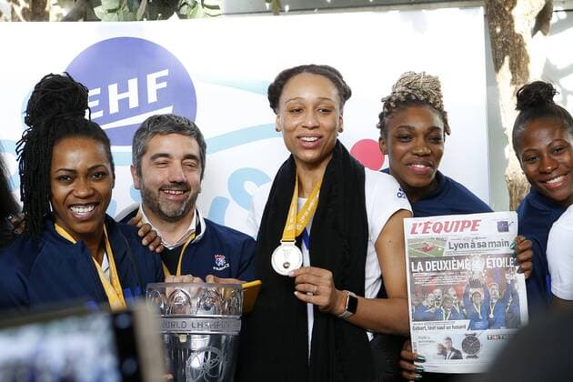 Beatrice Edwige HANDBALL : Retour de l equipe de France feminine de Handball - Roissy CDG - 18 12 2017 MichaelBaucher Panoramic 