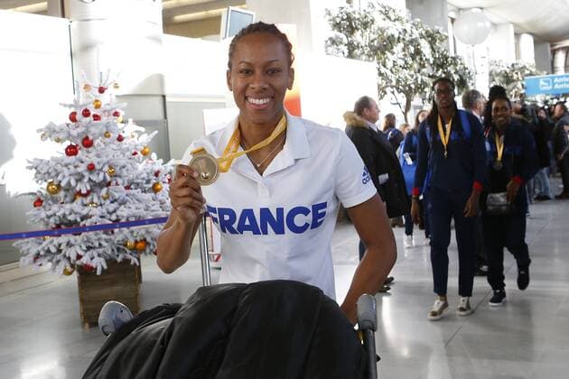 joueuses de l equipe de France feminine HANDBALL : Retour de l equipe de France feminine de Handball - Roissy CDG - 18 12 2017 MichaelBaucher Panoramic 