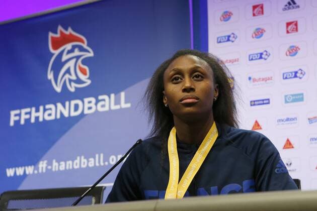 Bilder des Tages - SPORT Siraba Dembele HANDBALL : Conference de presse de l equipe de France feminine de Handball - Roissy CDG - 18 12 2017 MichaelBaucher Panoramic 