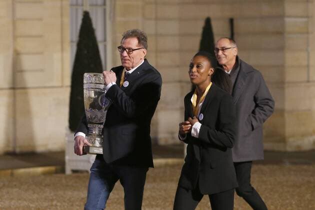 Olivier Krumbholz - Siraba Dembele - Joel Delplanque (President de la Federation Francaise de Handball) HANDBALL : Emmanuel Macron recoit les Handballeuses Francaises a l Elysee - 18 12 2017 MichaelBaucher Panoramic 