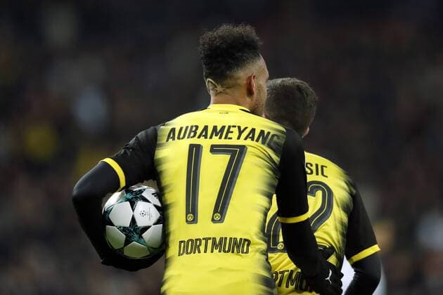 (L-R) Pierre-Emerick Aubameyang of Borussia Dortmund, Christian Pulisic of Borussia Dortmund during the UEFA Champions League group H match between Real Madrid and Borussia Dortmund on December 06, 2017 at the Santiago Bernabeu stadium in Madrid, Spain. UEFA Champions League 2017 2018 xVIxVIxImagesx xMauricexvanxSteenxIVx 9607999