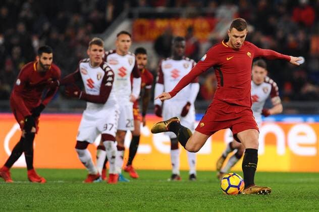 IPP20171220 Football - soccer: Coppa Italia, AS Rom - FC Turin, Edin Dzeko si fa parare il rigore da Vanja Milinkovic-Savic. (Hinweis: Verwendung nur in Deutschland - only Germany) *** IPP20171220 football soccer Coppa Italia Roma FC Turin Edin Dzeko si fa parare il rigore as Vanja MAK Savic note only use only in Germany Germany 