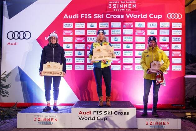 FREE STYLE - FIS SX WC Innichen INNICHEN,ITALY,21.DEC.17 - FREESTYLE SKIING - FIS World Cup, Ski Cross, price giving ceremony. Image shows the rejoicing of Georgia Simmerling (CAN), Heidi Zacher (GER) and Sandra Naeslund (SWE). GEPAxpictures xDanielxGoetzhaber