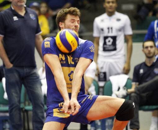Germany Rüsselsheim am Main 21 12 2017 volleyball Hesse European CEV Cup men s season 2017 2018 United volleys Rheinmain blue Montpellier volleyball UC ws v l Ludovic Düe of Montpellier Nr 16 sports United volleys Rheinmain Montpellier volleyball UC