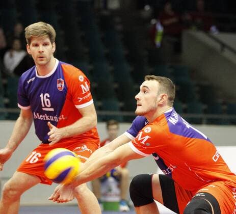 Germany Rüsselsheim am Main 21 12 2017 volleyball Hesse European CEV Cup men s season 2017 2018 United volleys Rheinmain blue ws v l Sebastian Schwarz United volleys 16 Montpellier volleyball UC Moritz Karlitzek United volleys 13 sport United volleys Rheinmain Montpellier Volley UC