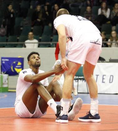 Germany Rüsselsheim am Main 21 12 2017 volleyball Hesse European CEV Cup men s season 2017 2018 United volleys Rheinmain blue Montpellier volleyball UC ws v l Kevin Kaba Montpellier nr 4 Thiago Sens Montpellier Nr 15 sports United volleys Rheinmain Montpellier volleyball UC