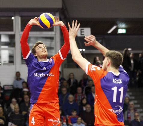 Germany Rüsselsheim am Main 21 12 2017 volleyball Hesse European CEV Cup men s season 2017 2018 United volleys Rheinmain blue Montpellier volleyball UC ws v l Patrick Steuerwald United volleys 4 Tobias Krick United volleys 11 sports United volleys Rheinmain Montpellier volleyball UC