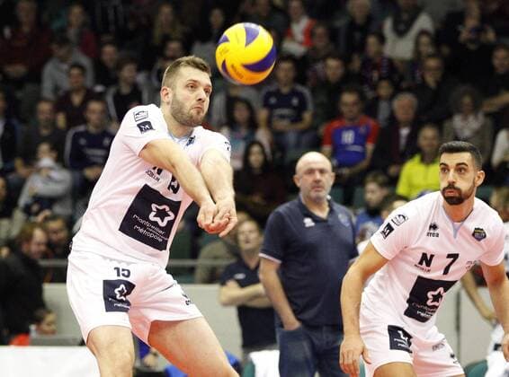 Germany Rüsselsheim am Main 21 12 2017 volleyball Hesse European CEV Cup men s season 2017 2018 United volleys Rheinmain blue Montpellier volleyball UC ws v l Thiago Sens Montpellier Nr 15 sports United volleys Rheinmain Montpellier volleyball UC