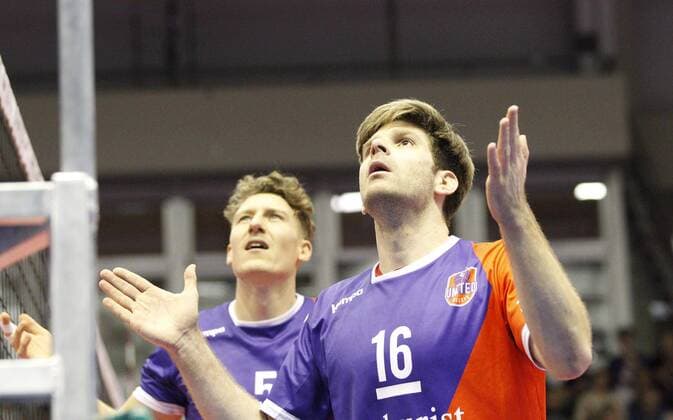 Germany Rüsselsheim am Main 21 12 2017 volleyball Hesse European CEV Cup men s season 2017 2018 United volleys Rheinmain blue Montpellier volleyball UC ws v l Lukas Bauer United volleys 5 Sebastian Schwarz United volleys 16 sports United volleys Rheinmain Montpellier volleyball UC