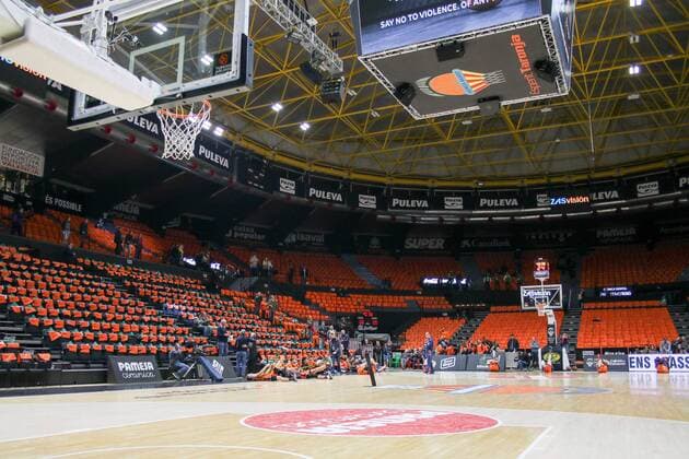 Panoramic view during the Turkish Airlines EuroLeague match played in Valencia, Spain, between Valencia Basket Club and Zalgiris Kaunas on Dec 21th 2017. Photo: Oscar J. Barroso AFP7  xOscarxJ.xBarrosox xAFP7x xValenciaxBasketxvxZalgiris,xEuroLeague,xSpain,xDecx21x2017x