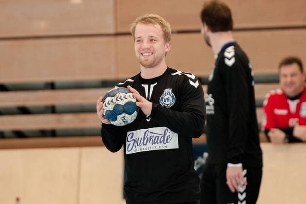 Julian Lauenroth Nr 5 Lübeck warms on HC Rhine Vikings vs VfL Lübeck Schwartau 2 handball Bundesliga 22 12 17 Düsseldorf NRW Germany Castello Copyright: xcdn_nszx