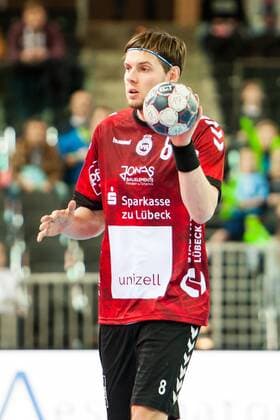 Toni Podpolinski Nr 8 Lübeck on the ball HC Rhein Vikings vs VfL Lübeck Schwartau 2 handball Bundesliga 22 12 17 Düsseldorf NRW Germany Castello Copyright: xcdn_nszx