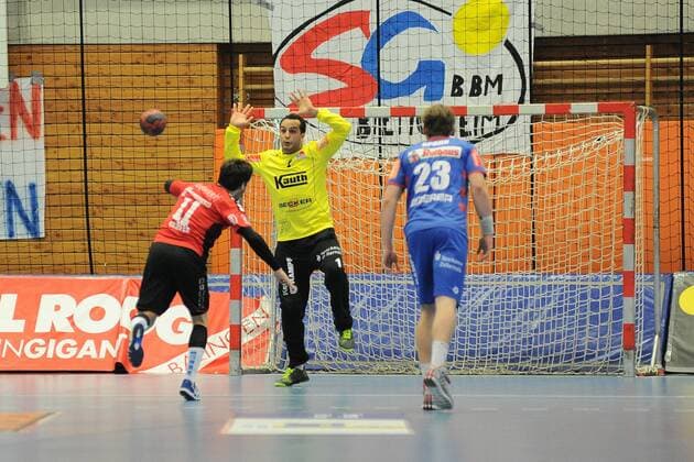 Ernest Maggaiz HBW Balingen Weilstetten 1 in goal against Christian Schaefer SG BBM Bietigheim 11 handball men 2 Bundesliga 22 12 2017 photo TBaur EIBNER Balingen Copyright: xBaurT Eibner-Pressefotox EP_ToBa