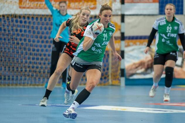 Angie Geschke VfL Oldenburg 21 the ball handball women Bundesliga VfL Oldenburg HSG bad Wildungen vipers xobx