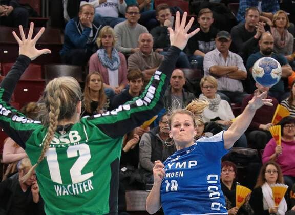 23 12 2017 Germany Ludwigsburg Germany handball Bundesliga women 7 day season 2017 2018 SG BBM Bietigheim vs. TV Nellingen v l Sarah Wachter TVN Mille Hundahl BBM