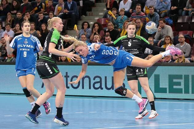 23 12 2017 Germany Ludwigsburg Germany handball Bundesliga women 7 day season 2017 2018 SG BBM Bietigheim vs. TV Nellingen v l Ines Ivancok BBM Vivien Hunter TVN Charris Rozemalen BBM Annika Blanke TVN