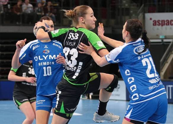 23 12 2017 Germany Ludwigsburg Germany handball Bundesliga women 7 day season 2017 2018 SG BBM Bietigheim vs. TV Nellingen v l Cecilie Woller BBM Carina Stockhammer TVN Fie Woller BBM