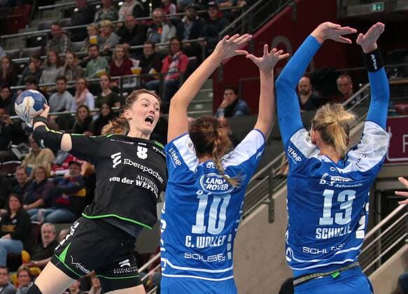 23 12 2017 Germany Ludwigsburg Germany handball Bundesliga women 7 day season 2017 2018 SG BBM Bietigheim vs. TV Nellingen v l Roxana Alina Ioneac TVN Cecilie Woller BBM BBM Luisa Schulze