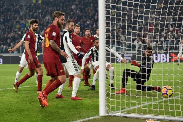 Fußball, Juventus Turin - AS Rom Gol Mehdi Benatia Juventus Goal celebration Torino 23-12-2017 Allianz Stadium Calcio Serie A Juventus - Roma foto OnePlusNine Insidefoto OnePlusNine