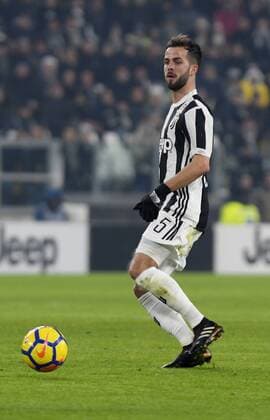 FuÃŸball, Juventus Turin - AS Rom 23rd December 2017, Allianz Stadium, Turin, Italy; Serie A football, Juventus versus Roma; Miralem Pjanic on the ball  ActionPlus11964652