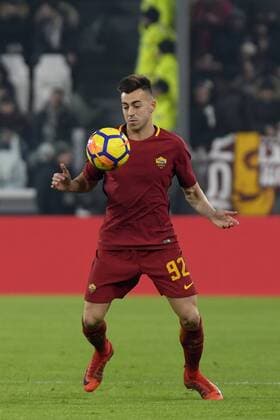 FuÃŸball, Juventus Turin - AS Rom 23rd December 2017, Allianz Stadium, Turin, Italy; Serie A football, Juventus versus Roma; Stephan El Shaarawy controls the high ball  ActionPlus11964654