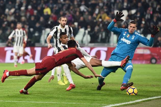 Fußball, Juventus Turin - AS Rom Mg Torino 23 12 2017 - campionato di calcio serie A Juventus-Roma foto Matteo Gribaudi Image nella foto: Cengiz Under-Wojciech Szczesny 