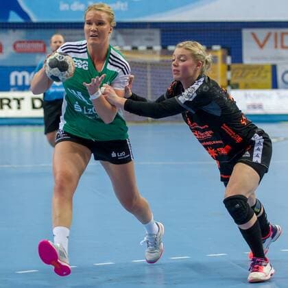 v li Simone track Petersen VfL Oldenburg 10 in a duel with Miranda Schmidt seals HSG bad Wildungen vipers 11 handball women Bundesliga VfL Oldenburg HSG bad Wildungen vipers xobx
