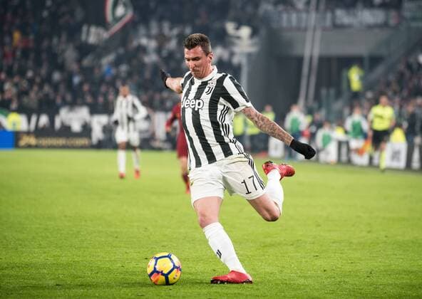 Italy: Juventus FC vs AS Roma at Mario Mandzukic (Juventus FC) during the football match Serie A: Juventus FC vs AS Roma. Juventus won 1-0 at Allianz Stadium in Turin, Italy 23th december 2017. Turin Piemonte Torino Italy Allianz Stadium  AlbertoxGandolfox xPacificxPress