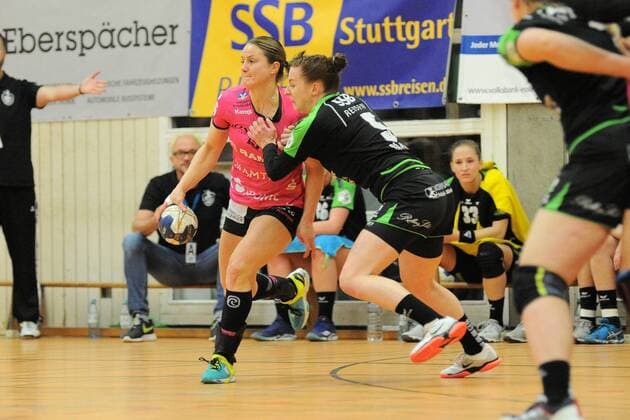 Anna Loerper chicks Metzingen 10 against Annika Blanke Swabia of Hornets 5 babes Metzingen handball League game 27 12 2017 photo TBaur EIBNER Ostfildern Padmanabha Belastingen Copyright: xEIBNER Tobias_Baurx EP_TBR