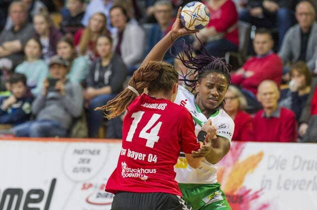 Handball Bundesliga TSV Bayer 04 Leverkusen vs TPSG FA Göppingen 20 24 handball Bundesliga TSV Bayer 04 Leverkusen vs TPSG FA Goppingen 20 24 on 27 12 2017 Leverkusen Ostermann arena Germany photo Ralf Kabra Elf of Jenny Karolius 14 KM nickname Cindy prudence Kinlend 19 RL RR xrkx