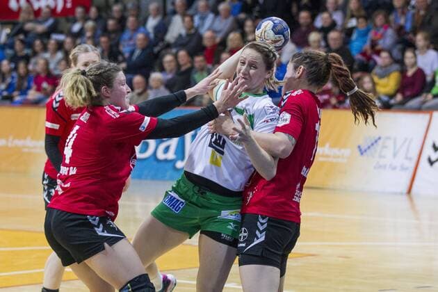 Handball Bundesliga TSV Bayer 04 Leverkusen vs TPSG FA Goppingen 20 24 handball Bundesliga TSV Bayer 04 Leverkusen vs TPSG FA Göppingen 20 24 on 27 12 2017 Leverkusen Ostermann arena Germany photo Ralf Kabra Elf Anna Seidel 4 KM Johanna Schindler 9 LA RM Elf of Jenny Karolius 14 KM S pitzname Kumar xrkx