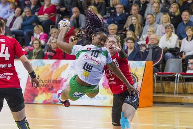 Handball Bundesliga TSV Bayer 04 Leverkusen vs TPSG FA Goppingen 20 24 handball Bundesliga TSV Bayer 04 Leverkusen vs TPSG FA Göppingen 20 24 27 12 2017 Leverkusen Ostermann arena Germany photo Ralf Kardes Prudence Kinlend 19 RL RR Elf Kim Berndt 18 RM xrkx