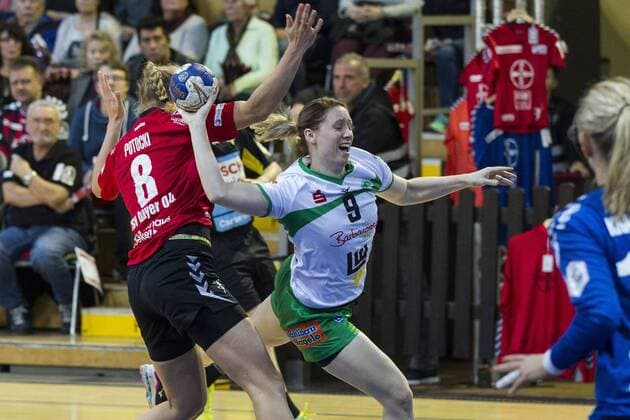 Handball Bundesliga TSV Bayer 04 Leverkusen vs TPSG FA Goppingen 20 24 handball Bundesliga TSV Bayer 04 Leverkusen vs TPSG FA Göppingen 20 24 27 12 2017 Leverkusen Ostermann arena Germany photo Ralf Kabra Elf Sally Potocki 8 RM RL Johanna Schindler 9 LA RM xrkx
