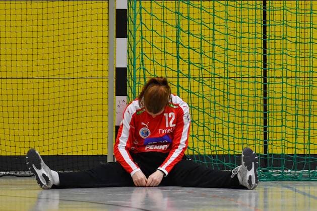 Goalkeeper Nele Karunarathna Holme Valley Handball Club Röder Valley against HSG Blomberg Lippe handball 1 League of women 1 Bundesliga Röder Valley bees HCR large rad village season 2017 2018 27 12 2017