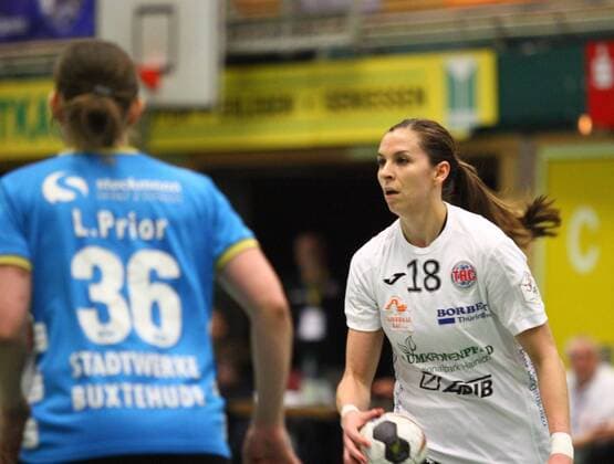 VL Lisa prior Buxtehude and iveta Luzumova THC playing Buxtehuder SV vs Thüringer HC handball women 1 League 28 12 2017 Buxtehude Copyright: xEIBNER CEBULOKx EP_pauschal