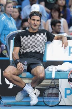 Themen der Woche - SPORT Bilder des Tages - SPORT 29th December 2017, Perth Arena, Perth, Australia; MasterCard Hopman Cup Tennis; Roger Federer of Team Switzerland rests during his training session with Thanasi Kokkinakis of Team Australia  ActionPlus11966019
