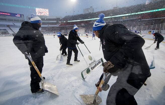 171229 large amounts of snow fall during the ice hockey match between Canada and the United States in the JVM and officials at each power shovelling ice father break on 29 december 2017 in Buffalo  Copyright: JOELxMARKLUND BB171229JM062