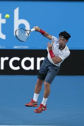 30th December 2017, Perth Arena, Perth, Australia; MasterCard Hopman Cup Tennis; Yuchi Sugita of Team Japan serves to Roger Federer of Team Switzerland Federer won 2-0  ActionPlus11966363
