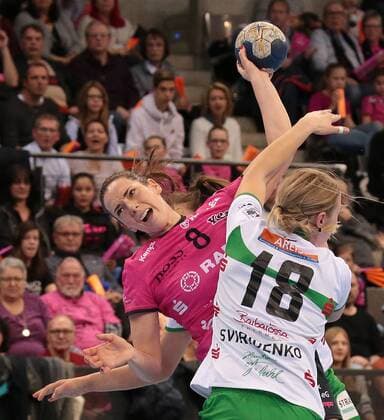 30 12 2017 Stuttgart Germany handball Bundesliga women 9 day season 2017 2018 babes Metzingen vs fresh on Göppingen v l Monika Kobylinska TUS Alexandra Sviridenko FAG