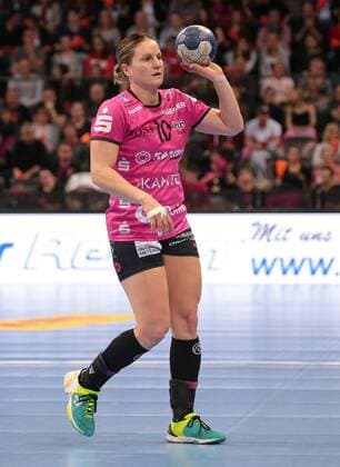 30 12 2017 Stuttgart Germany handball Bundesliga women 9 day season 2017 2018 babes Metzingen vs fresh on Göppingen Anna Loerper TUS