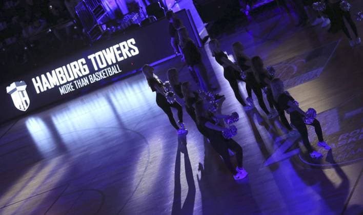 Cheergirls of the towers the player and the starting five basketball men s Pro A welcome on sat 23 12 2017 Hamburg towers Rasta Vechta 52 80