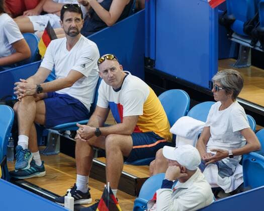 Hopman Cup feature L R Physio Hugo Gravil fitness trainer Jez Green parents of ALEXANDER ZVEREV mother Irina and father Alexander sitting in the players box Team Germany tennis Hopman Cup 2018 ITF Perth arena Perth Western Australia Australia 3 January 2018 Copyright: xJuergenxHasenkopfx