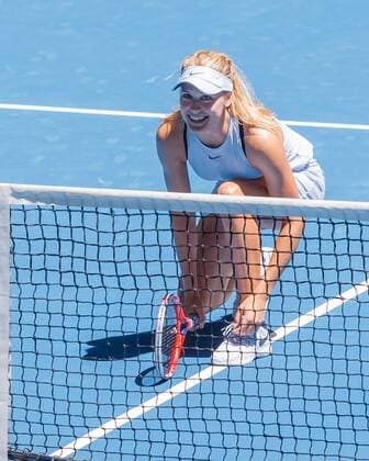 EUGENIE BOUCHARD CAN kneel behind the net and waits on the additional joy Team Canada smiles tennis Hopman Cup 2018 ITF Perth arena Perth Western Australia Australia 3 January 2018 Copyright: xJuergenxHasenkopfx