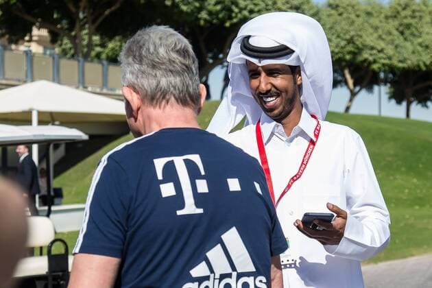 Doha Qatar 03 01 2018 Bayern Munich winter training camp 2018 makes head coach Jupp Heynckes FCB Selfie DeFodi507